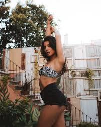 Jun 14, 2021 · a lém de david carreira, carolina carvalho também partilhou no instagram um vídeo onde ambos aparecem a dançar a coreografia da música de apoio a portugal. Ousada Namorada De David Carreira Mostra O Bumbum Nas Redes Sociais Nacional Flash