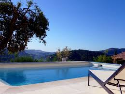 Vous pourrez comparer les hébergements selon vos critères, visiter les chambres d'hôtes du bord de mer et choisir votre chambre d'hote qu'elle soit située près de nice, entre cannes et antibes ou dans le pays de grasse. Villa Jacaranda Deux Chambres D Hotes De Charme A Auribeau S Siagne