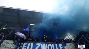 Le coup d'envoi de ce match de foot entre pec zwolle et fc emmen. Fotoverslag Fc Emmen Pec Zwolle Feu Zwolle