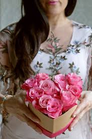 Each heart box features a pull out drawer and can be used as a keepsake long after your flowers pass. Iisd876 Zc96rm