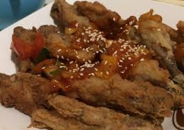 Kakap yang renyah diselimuti saus asam manis dengan potongan nanas dan bawang bombai cocok untuk santapan malam. Resep Ceker Ayam Crispy Siram Saus Asam Manis Yang Enak Banget Sweetbuyouts