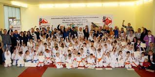 Karate has many different stances, each used to for different types of power and movement. Ideal Fur Anfanger Der 3rd Young Lions Cup Im Kyokushin Karate Lokale Nachrichten Aus Stadt Und Landkreis Schweinfurt