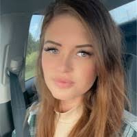 Kali Davis's Instagram, Twitter & Facebook