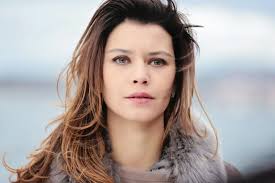 The easiest way to backup and share your files with everyone. Beren Saat Long Hair Face Women 720p Wallpaper Hdwallpaper Desktop In 2021 Long Hair Styles Celebrity Wallpapers Cool Hairstyles