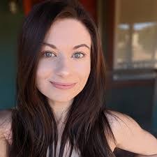 Nikki Morton's Instagram, Twitter & Facebook