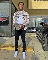 Create easy outfits for boys' everyday styles, special occasions, sports events & more. Pin Auf Ai