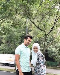 Read 3 more new episodes on the app! Drama Seharum Mawar