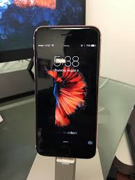 J'ai eu le même souci avec mon iphone x reçu vers le 4decembre 2017 vers le mois de mars 2018 écran noir et impossible de prendre une photo apple m'envo un nouvel iphone l'on va tester ? Iphone 6s Un Modele Or Rose Avec Facade Noire Ca Claque