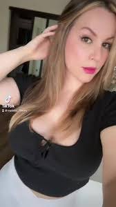 Melissa Mares's Instagram, Twitter & Facebook