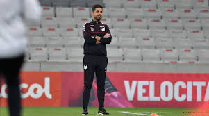 São três empates e três derrotas nas seis primeiras partidas, ocupando apenas a 18ª colocação na tabela. V Qkaggr224opm