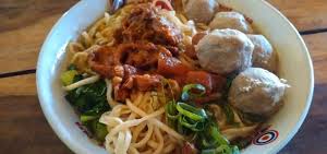 Cara buat bakso pada umumnya terdiri dari kuah kaldu sapi, pentol, tahu, dan mie. Resep Mie Ayam Bakso Asam Pedas County Food