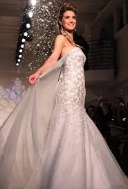 Wedding Dress Inspired By Frozen S Elsa Could Be A Big Hit For Disney Ball Gown Wedding Dress Wedding Gowns Wedding Dresses Satin