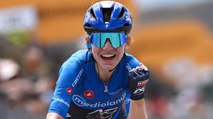 Laura Martinez Ruiz porn - her clothes shed slowly