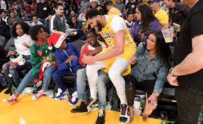 Supercoloring.com is a super fun for all ages: Watch Anthony Davis Fall On Kevin Hart At Lakers Game Popsugar Celebrity