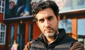 'yılan hikayesi' dizisi ile bir döneme damga vuran 43 yaşındaki mehmet ali alabora, instagram hesabından yaptığı paylaşım ile 2009 yıllında nikah masasına oturduğu pınar öğün ile yollarını. Memet Ali Alabora Ile Pinar Ogun Evliliklerini Noktaladi
