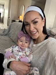 Kelly Oberg's Instagram, Twitter & Facebook