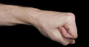 Ini yang mukul kaca belakang ini yang pengemudi sepeda motor yang ketabrak. Diduga Mabuk Dan Pecahkan Kaca Mobil Pemuda Dikeroyok Palapa News