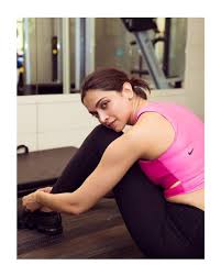 Deepika Padukone On Instagram Deepika Padukone Hot Workout Pictures Gym Workouts Pictures