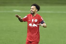 When red bull brasil and bragantino merged in 2019 to form red bull bragantino, claudinho saw his loan extended at the new club, and he formed a key part of the side which clinched promotion to. Brasileirao Termina Com Luciano E Claudinho Empatados Na Artilharia Fotos R7 Futebol