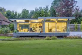 Laat u inspireren door de bijzondere, met de natuur verbonden beleving, dat het leven in een huf huis biedt! Fachwerkarchitekur Von Huf Haus Hausbauhelden De