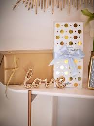 Faites plaisir aux futurs mariés en leur offrant des bons cadeaux qu'ils leurs plairont à coup sûr ! 5 Idees Pour Un Cadeau De Mariage Original Westwing