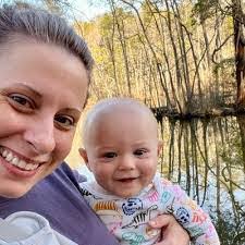 Leslie Bartley's Instagram, Twitter & Facebook