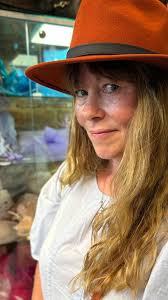 Actress Emily Buck-Roberts in her new orange wool fedora hat … it was so  lovely to meet you and your beautiful family yesterday … See you again soon  🧡