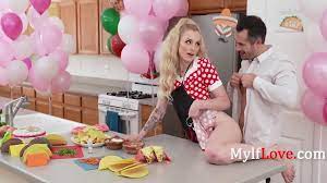 When A Pornstar Hosts A Cooking Show - XVIDEOS.COM