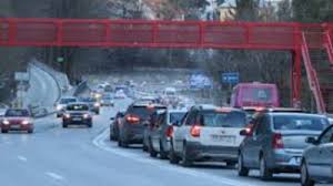 Staţiunea predeal este situatã în centrul trafic extrem de aglomerat pe dn1, în zona staţiunilor de pe valea prahovei. Ca De Fiecare DatÄƒ De SÄƒrbÄƒtori Pe Valea Prahovei Se CirculÄƒ BarÄƒ La BarÄƒ