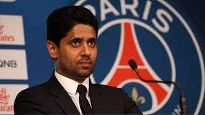 Aficionados del psg se reúnen junto al parque de los príncipes para saludar a messi. El Dueno Del Psg Manda Advertencia A Las Estrellas Del Equipo