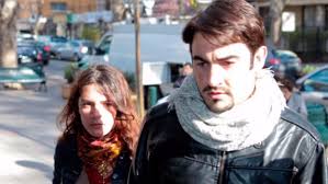 La diputada del pc, camila vallejo, asistió durante la jornada de ayer a su trabajo en el congreso junto a adela sarmiento, su hija que el próximo 6 de octubre cumple dos años. Camila Vallejo Dejo A Su Novio Comunista Por Un Salsero Rpp Noticias