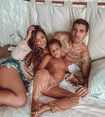 Guilherme leonel, noivo de carol nakamura expôs mensagens de um seguidor que o repreendeu por levar o filho wallace ao estúdio onde fez uma nova tatuagem. Carol Nakamura Diz Por Que O Filho Adotivo Nao A Chama De Mae Deixo Livre Revista Marie Claire Celebridades