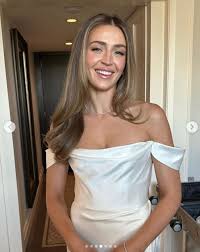 Madison Snelling (madisonsnelling)