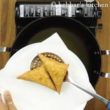 Onion Samosa Recipe Irani Samosa Recipe Patti Samosa Recipe In 2020 Samosa Recipe Recipes Chaat Recipe