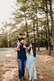 Spring Family Photoshoot Family Photoshoot Idead Family Of 3 Photos Outside Photography Family Photoshoot Summer Family Pictures Outdoor Family Photoshoot