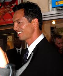 Pour devenir fan et voter, tu dois t'identifier. Benjamin Bratt Wikipedia