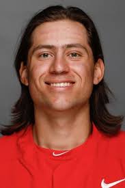 Arizona's Chase Silseth improves to 2-0 with family