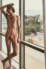 By the window, in the nude (M) 31 : rNudes