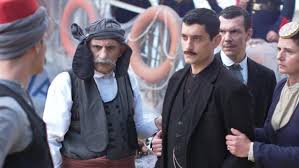 Ο γνωστός ηθοποιός, τον οποίο αυτό το διάστημα απολαμβάνουμε στη δραματική σειρά του αντ1, «άγριες μέλισσες», απόλαυσε έναν χαλαρό περίπατο μόνος στο κέντρο της αθήνας. O Argyrhs Pantazaras Mas Systhnei Thn Mhtera Toy To Tryfero Mhnyma Gia Ta Gene8lia Ths Bovary