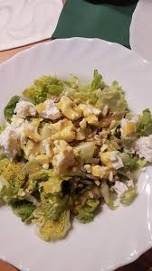 Romersalat Mit Schafskase Und Balsamico Honig Senf Dressing Rezept Von Der Aok Richtig Lecker Fur 2 Port Honig Senf Dressing Dressing Rezept Richtig Lecker
