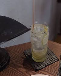 葛葛到處吃 屏東 高雄 台南食記tren instagram 一百種味道 三民店 ᴼᴿᴰᴱᴿ 芒果卡士達塔 170 美式咖啡 120 糖漬黃檸檬氣泡飲 150 ᴼᴿᴰᴱᴿ 對於熱愛老件的我們來說 看到店家的擺設細節只有 coffee drinks drinks coffee