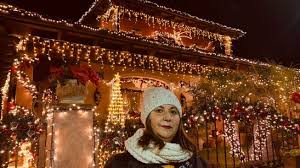 If you wanna have it as yours, please right click the images of case americane addobbate di natale and then save to your desktop or notebook. Agnese Di Cortoghiana E La Regina Delle Case Illuminate Primo Posto Nel Concorso Di Casteddu Online Casteddu On Line