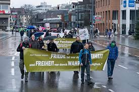 Unter anderem wurde die kurzarbeit neu geregelt. Friedliche Demo Gegen Cov Massnahmen In Dornbirn Dornbirn Vol At