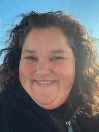 Hello everyone, my name is Alise! I will be arriving in June. I accepted my  position as a conservation educator intern last week! ✨SOCIAL MEDIA✨ ✰  Instagram: @emm ✨BACKGROUND✨ ✰ Name: Annalise