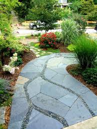 Inspiring 25 Best And Beautiful Stepping Stones Design Ideas For Your Front Yard Https Freshouz Com 25 Best Beautiful Garden Paths Hardscape Garden Pathway