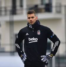 Yuvakuran futbola ise beylerbeyi'nde başladı. Survivor Berkay Onun Bizimle Alakasi Yok Demisti Cok Hakliymis Utku Yuvakuran Ve Ucuzlerini Bilmeseniz Kardes Bile Demezsiniz Takvim