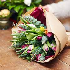 Our same day flowers are arranged and delivered by local florists nearest to the recipient's location. Same Day Flower Delivery Uk