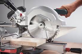 Unlock the head of the saw. Pilove Kotuce Do Skracovacej A Pokosovej Pily Hnedej Serie Rychle Hrube Rezy Kotuce Do Skracovacej A Pokosovej Pily Prislusenstvo K Stroju Produkty Wolfcraft Site