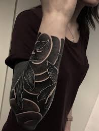 2 Sezeni Japanesesleevetattoos Japanese Sleeve Tattoos Ideas Solid Black Tattoo Black Sleeve Tattoo Black Tattoo Cover Up