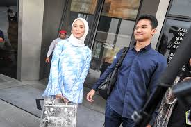 Step into my office with vivy yusof. Court Orders Online User To File Defence Statement For Alleged Slander Against Vivi Yusof Malaysia Malay Mail